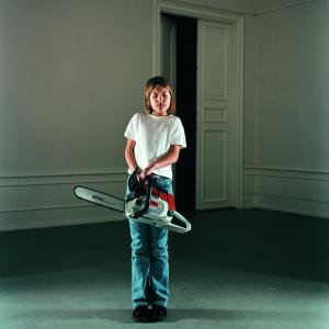 pige med motorsav, Annika Von Hausswolff, 2000, ARoS.